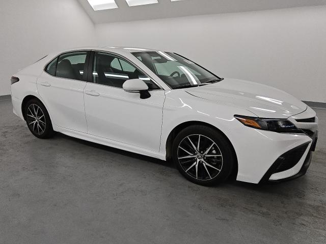 4T1G11AK0RU909228 - 2024 TOYOTA CAMRY SE NIGHT SHADE WHITE photo 4