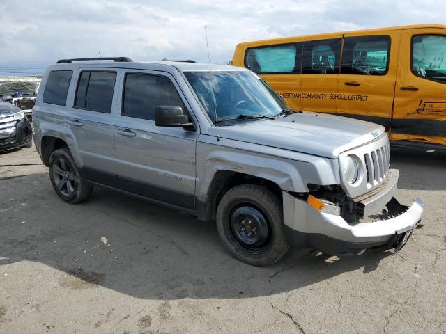 1C4NJRFB7FD280131 - 2015 JEEP PATRIOT LATITUDE SILVER photo 4