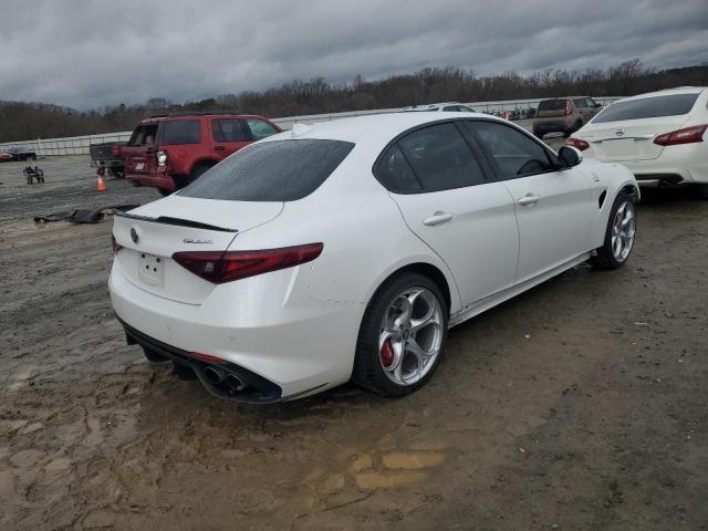 ZARFAMEV7K7606835 - 2019 ALFA ROMEO GIULIA QUADRIFOGLIO WHITE photo 3