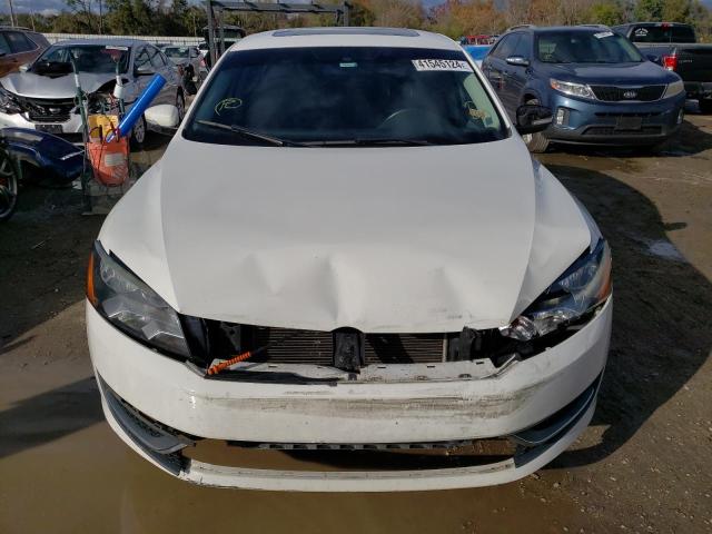 1VWBH7A32DC020917 - 2013 VOLKSWAGEN PASSAT SE WHITE photo 5