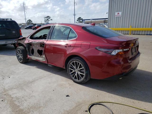 4T1F31AK5MU560114 - 2021 TOYOTA CAMRY XLE MAROON photo 2