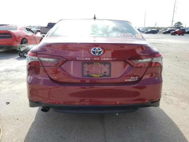 4T1F31AK5MU560114 - 2021 TOYOTA CAMRY XLE MAROON photo 6