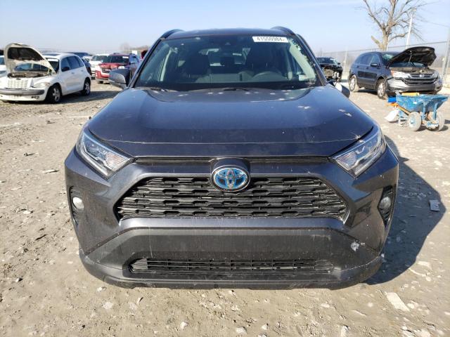 4T3RWRFV9MU041676 - 2021 TOYOTA RAV4 XLE GRAY photo 5