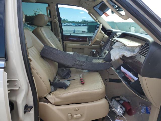 5LMFU27515LJ21159 - 2005 LINCOLN NAVIGATOR თეთრი ფოტო 5