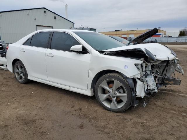 4T1BF1FK7EU801655 - 2014 TOYOTA CAMRY L WHITE photo 4