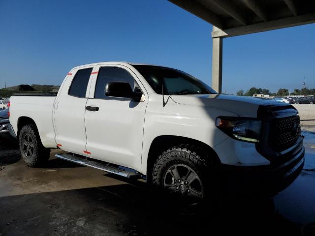 5TFRM5F11JX127020 - 2018 TOYOTA TUNDRA DOUBLE CAB SR/SR5 WHITE photo 4