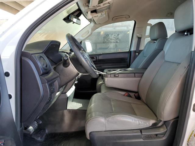 5TFRM5F11JX127020 - 2018 TOYOTA TUNDRA DOUBLE CAB SR/SR5 WHITE photo 7