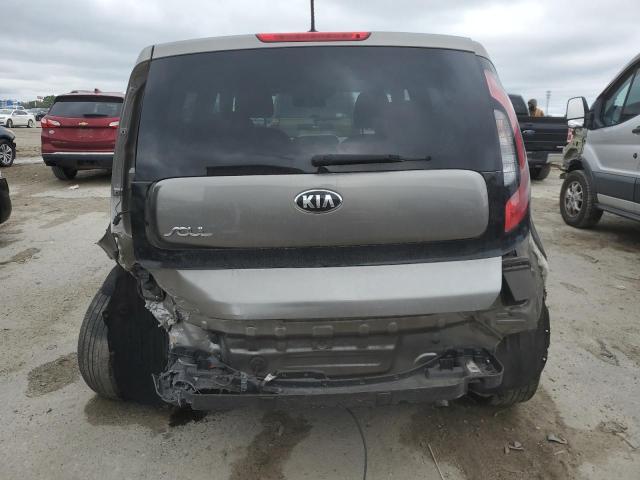 KNDJN2A26H7490609 - 2017 KIA SOUL GRAY photo 6