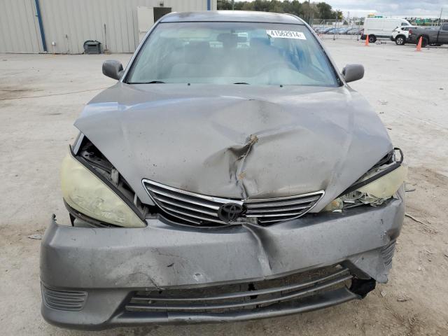 4T1BF32K65U606714 - 2005 TOYOTA CAMRY LE GRAY photo 5