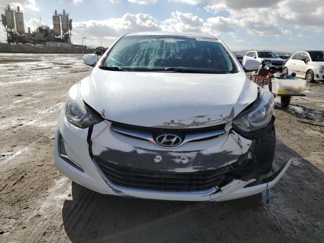 5NPDH4AE6GH683427 - 2016 HYUNDAI ELANTRA SE WHITE photo 5