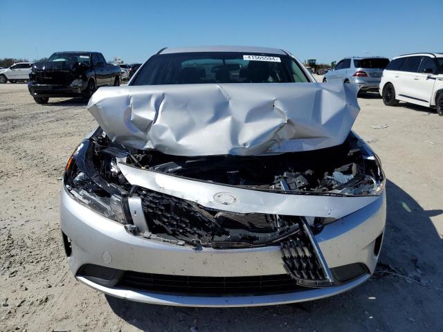 3KPFK4A77HE106827 - 2017 KIA FORTE LX SILVER photo 5