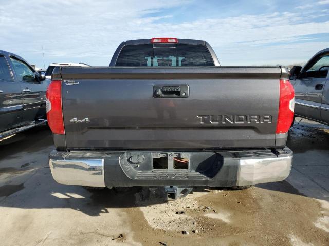 5TFUW5F13HX627226 - 2017 TOYOTA TUNDRA DOUBLE CAB SR/SR5 GRAY photo 6