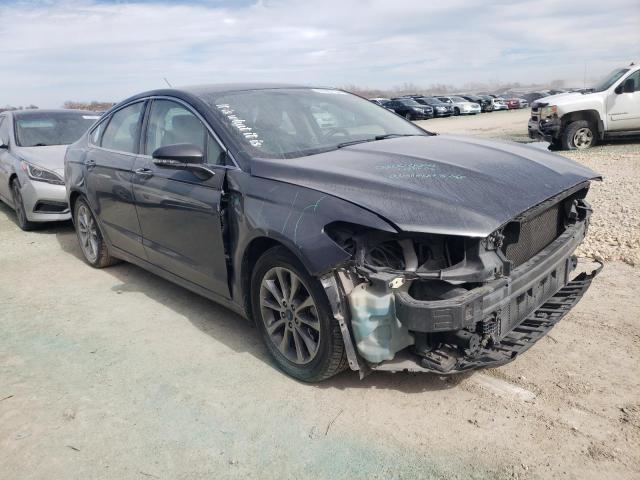 3FA6P0HD8HR379070 - 2017 FORD FUSION SE GRAY photo 4