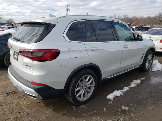 5UXCR6C53KLL02699 - 2019 BMW X5 XDRIVE40I WHITE photo 3