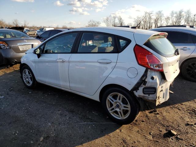 3FADP4EJ5JM126879 - 2018 FORD FIESTA SE WHITE photo 2