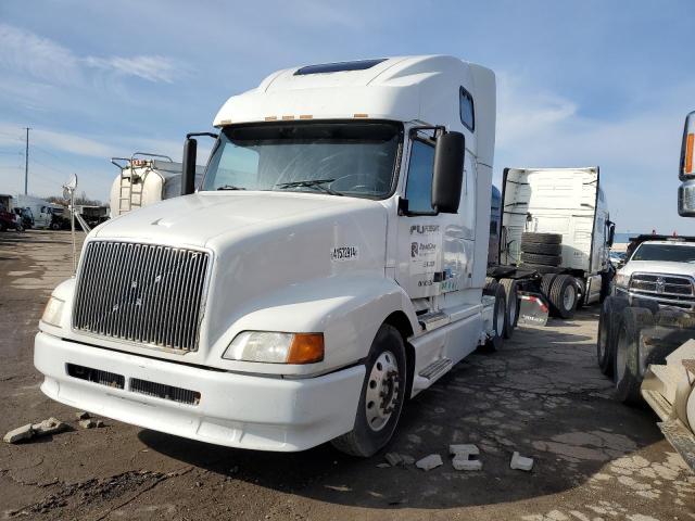 4V4NC9JHX1N318304 - 2001 VOLVO VN VNL WHITE photo 2