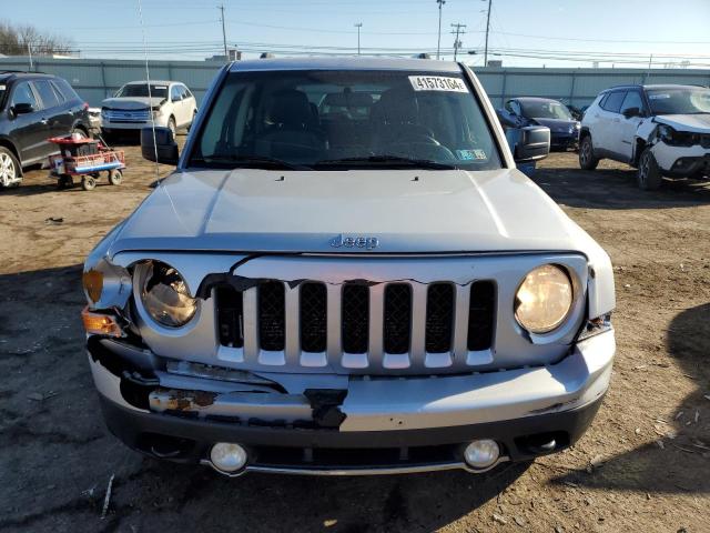 1J4NF4GB1BD141863 - 2011 JEEP PATRIOT LATITUDE SILVER photo 5