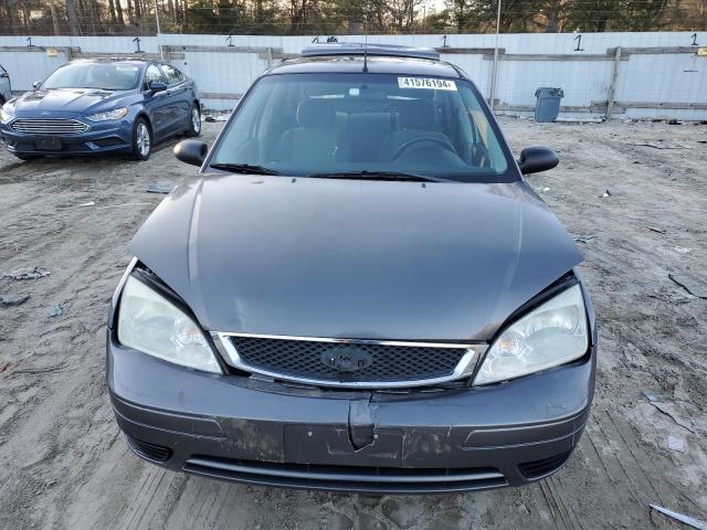 1FAFP34N37W250035 - 2007 FORD FOCUS ZX4 GRAY photo 5