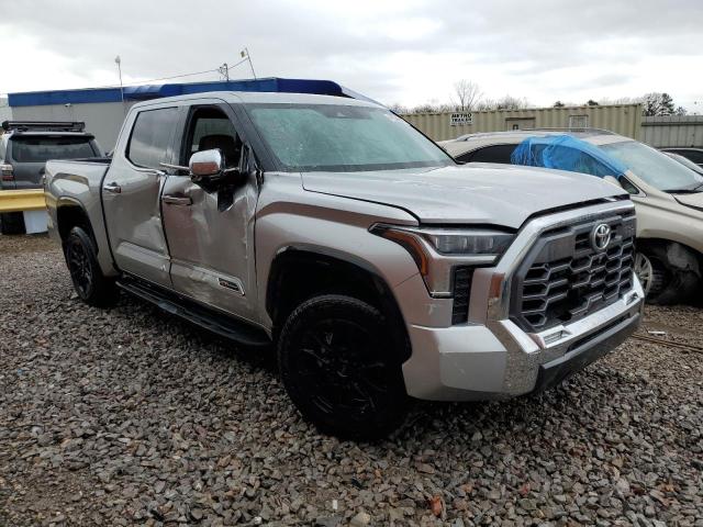 5TFMA5DB1NX029559 - 2022 TOYOTA TUNDRA CREWMAX PLATINUM Silber Foto 4