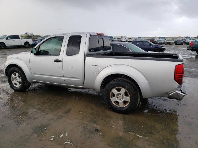 1N6AD06U98C432645 - 2008 NISSAN FRONTIER KING CAB LE SILVER photo 2