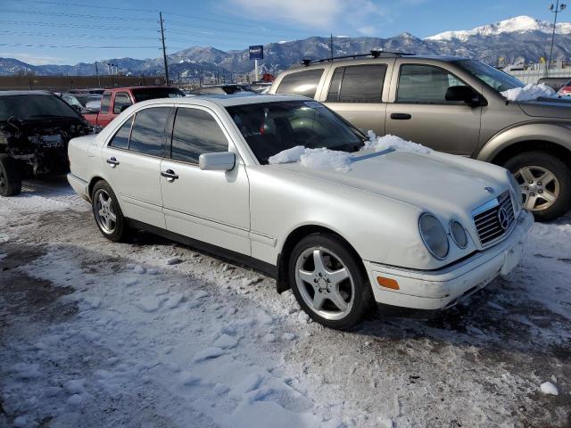 WDBJF65F9WA657481 - 1998 MERCEDES-BENZ E 320 WHITE photo 4