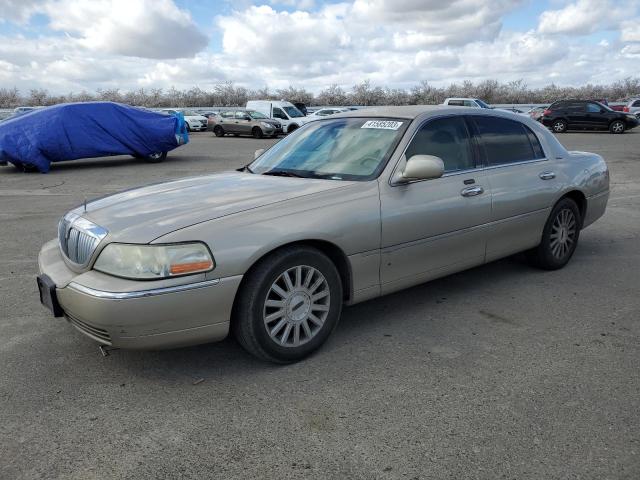 1LNHM81WX4Y646125 - 2004 LINCOLN TOWN CAR EXECUTIVE GOLD photo 1