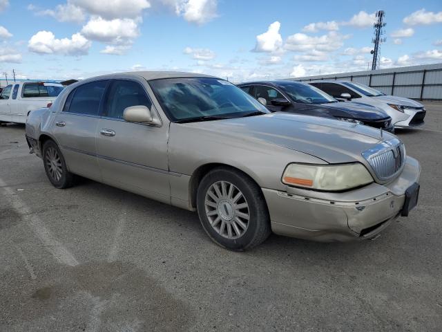 1LNHM81WX4Y646125 - 2004 LINCOLN TOWN CAR EXECUTIVE GOLD photo 4