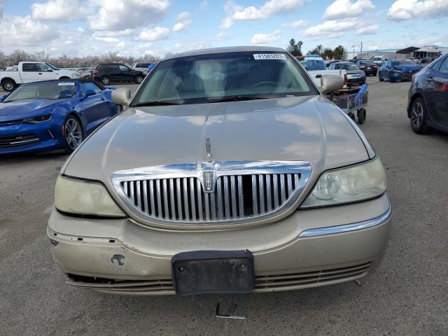 1LNHM81WX4Y646125 - 2004 LINCOLN TOWN CAR EXECUTIVE GOLD photo 5