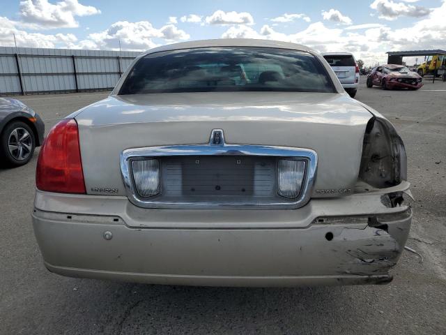 1LNHM81WX4Y646125 - 2004 LINCOLN TOWN CAR EXECUTIVE GOLD photo 6