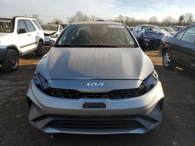 3KPF24AD9PE612437 - 2023 KIA FORTE LX SILVER photo 5