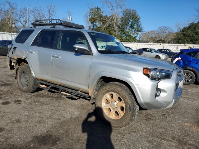 JTEBU5JR5H5469151 - 2017 TOYOTA 4RUNNER SR5/SR5 PREMIUM SILVER photo 4