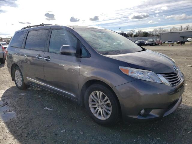 5TDYZ3DC0HS770674 - 2017 TOYOTA SIENNA XLE GRAY photo 4