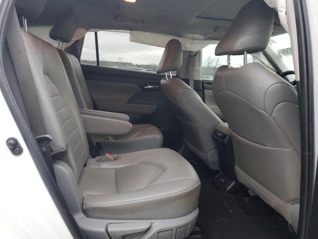 5TDHZRAH0NS101349 - 2022 TOYOTA HIGHLANDER XLE WHITE photo 11