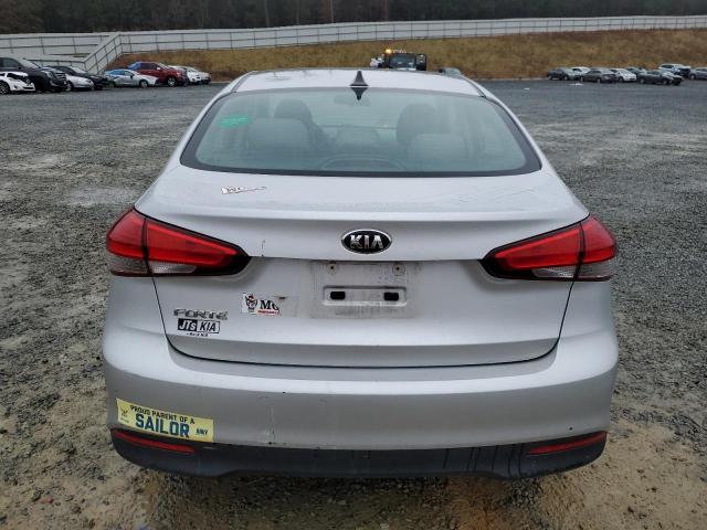 3KPFK4A7XHE052505 - 2017 KIA FORTE LX SILVER photo 6