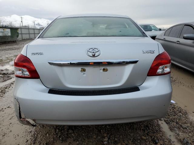 JTDBT923184015509 - 2008 TOYOTA YARIS SILVER photo 6