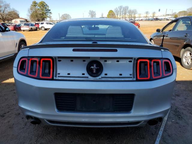 1ZVBP8AM2D5204244 - 2013 FORD MUSTANG SILVER photo 6