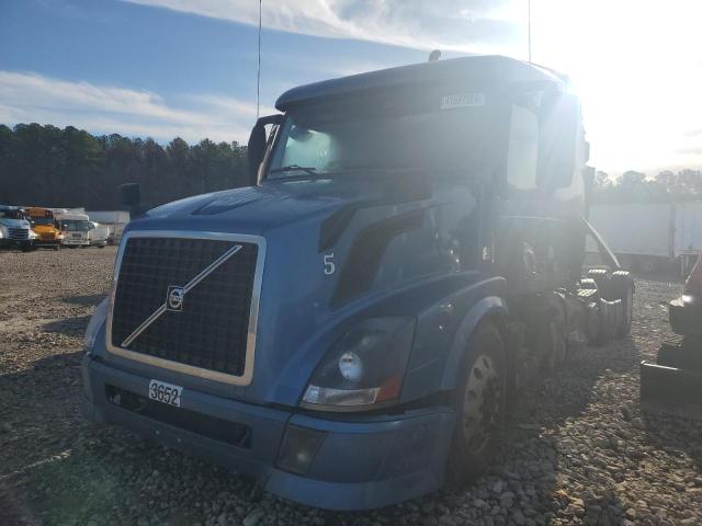 4V4NC9EG1EN153752 - 2014 VOLVO VN VNL BLUE photo 2