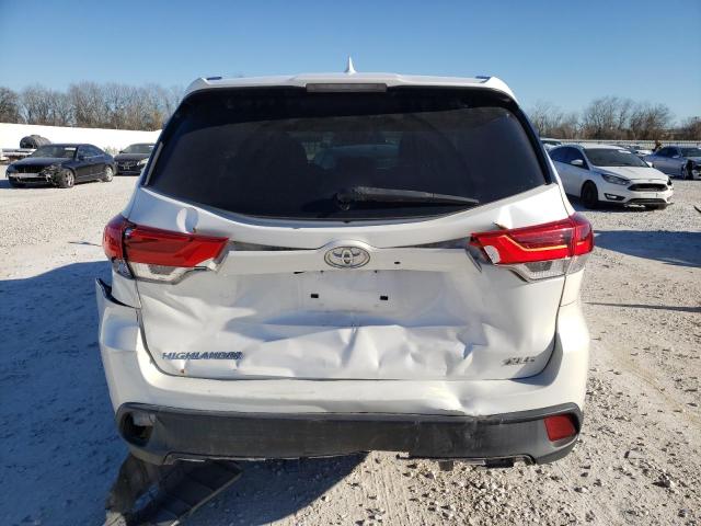 5TDKZRFH8KS320571 - 2019 TOYOTA HIGHLANDER SE WHITE photo 6