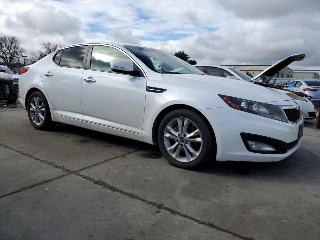 KNAGN4A72B5066202 - 2011 KIA OPTIMA EX WHITE photo 4