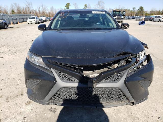 4T1B11HK8JU087895 - 2018 TOYOTA CAMRY L BLACK photo 5