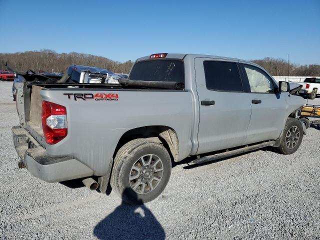 5TFDY5F17JX740208 - 2018 TOYOTA TUNDRA CREWMAX SR5 GRAY photo 3