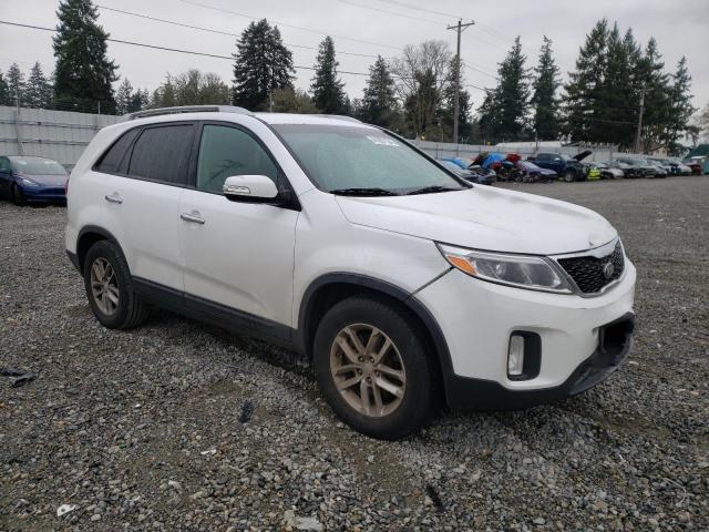 5XYKT3A66FG566929 - 2015 KIA SORENTO LX WHITE photo 4