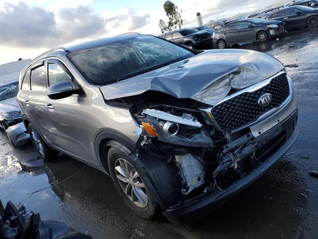 5XYPG4A34JG411598 - 2018 KIA SORENTO LX GRAY photo 4