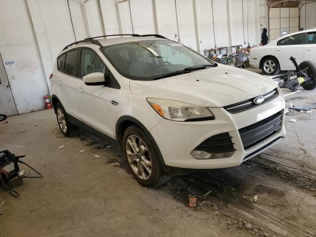 1FMCU9G95DUD14988 - 2013 FORD ESCAPE SE WHITE photo 4