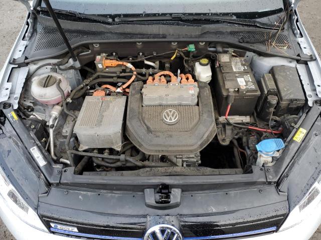 WVWKP7AU8GW914714 - 2016 VOLKSWAGEN E-GOLF SE SILVER photo 11