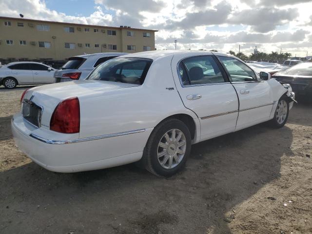 1LNHM82W36Y600587 - 2006 LINCOLN TOWN CAR SIGNATURE LIMITED WHITE photo 3