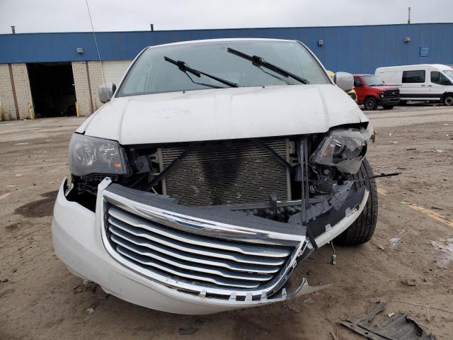 2C4RC1CG0GR174874 - 2016 CHRYSLER TOWN & COU TOURING L WHITE photo 5
