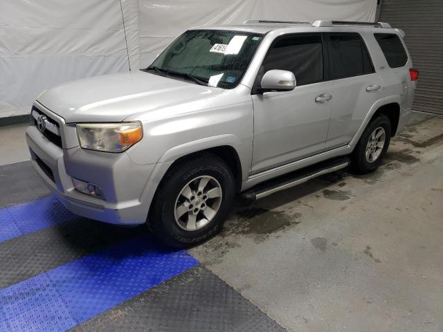 JTEZU5JR5D5047762 - 2013 TOYOTA 4RUNNER SR5 SILVER photo 1