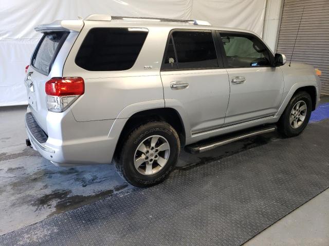 JTEZU5JR5D5047762 - 2013 TOYOTA 4RUNNER SR5 SILVER photo 3