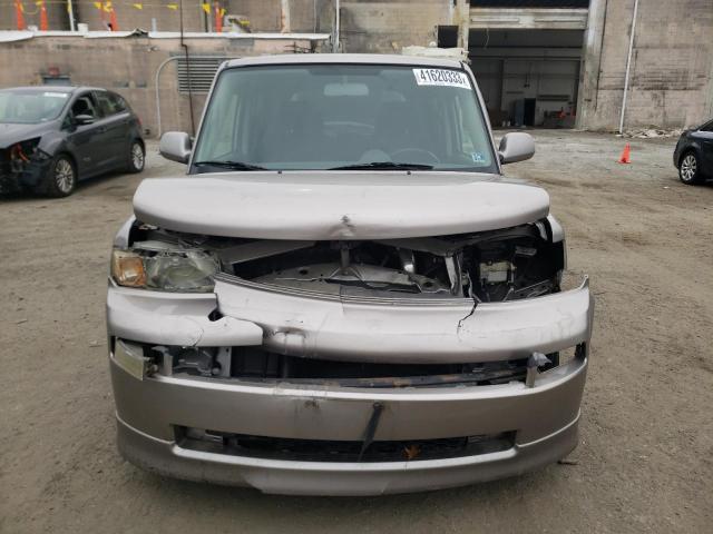 JTLKT334650184243 - 2005 TOYOTA SCION XB SILVER photo 5